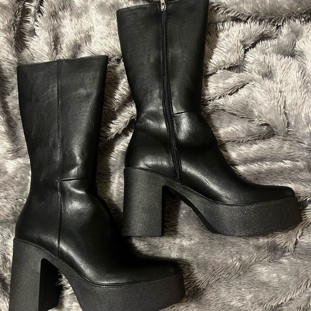 LAMODA Platform Calf Length Boots 🖤